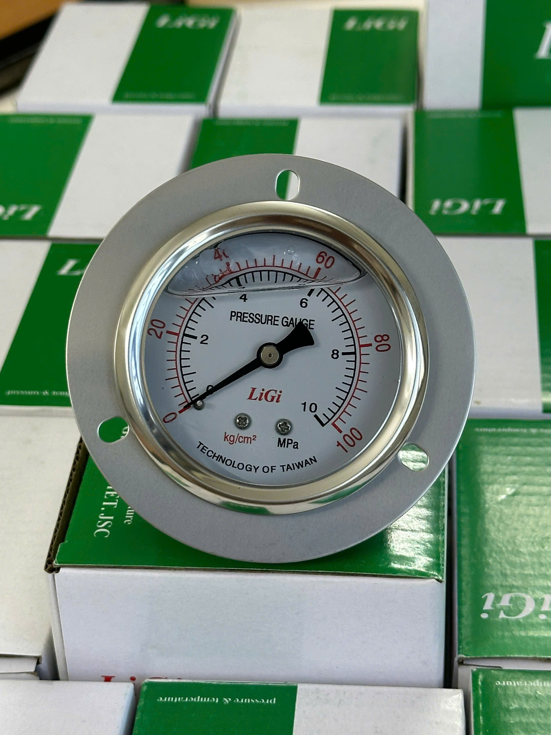 Đồng hồ đo áp suất dầu chân sau có vành Y63 (0-100kg)